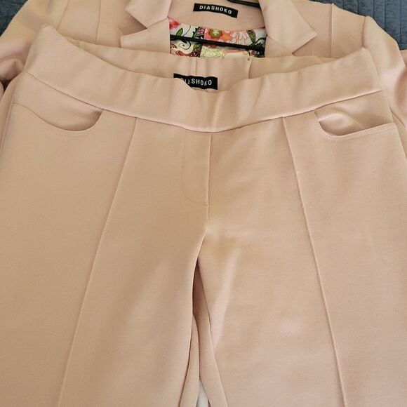 Suite    - Picture 4 of 12